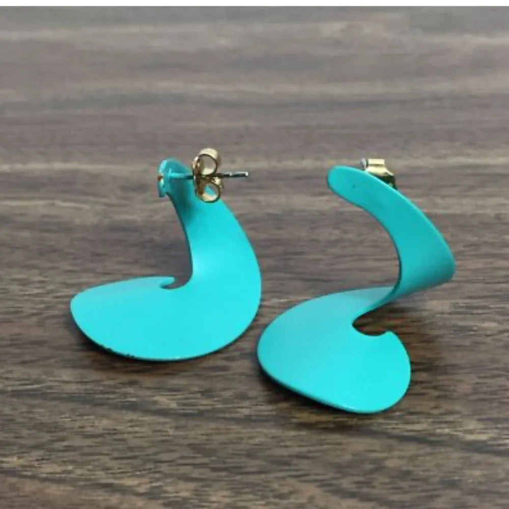 How fun!?! Vintage Boho abstract vibrant blue/teal swirl ceramic dangle earrings